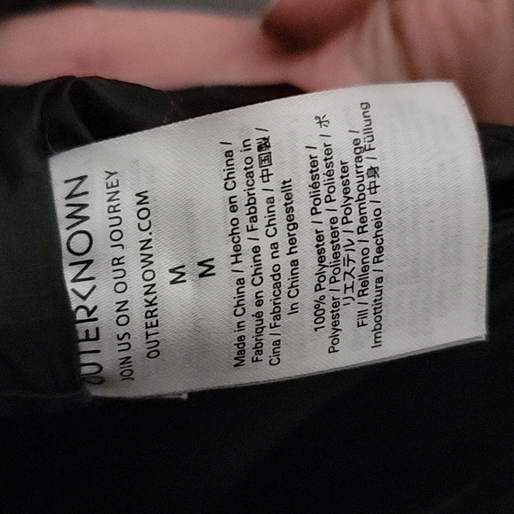 Mens Outerknown puffer vest. - Picture 5 of 5